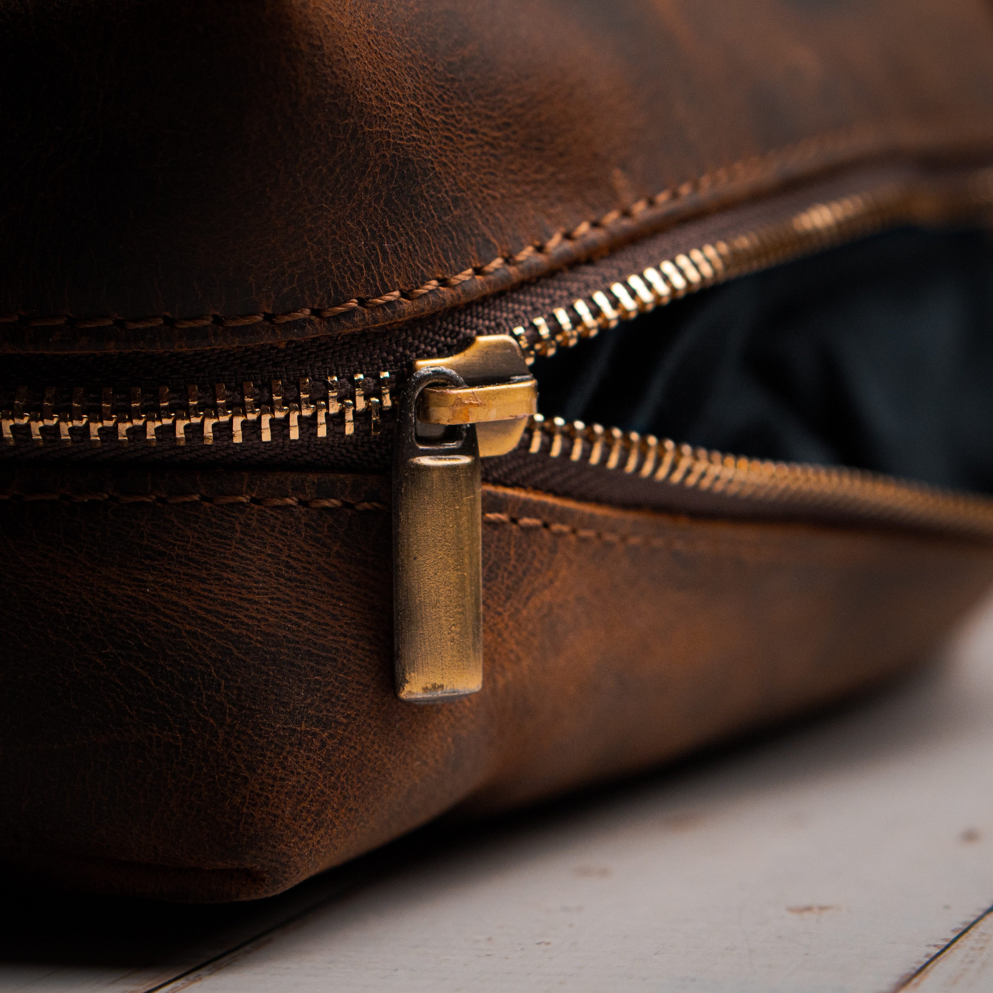 Toiletry Bag | Vintage Hunter Leather